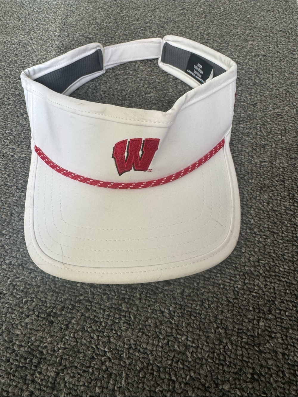 Wisconsin Badgers Under Armour UA Sideline On Field Renegade Accent Visor